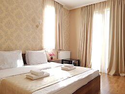 Gold Line Hotel