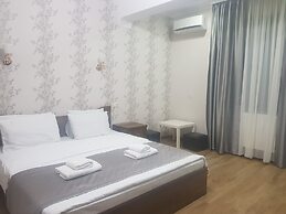 Gold Line Hotel