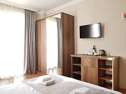 Gold Line Hotel