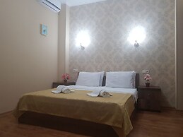 Gold Line Hotel