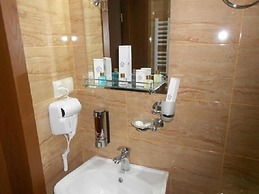 Gold Line Hotel