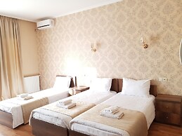 Gold Line Hotel