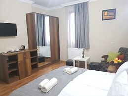 Gold Line Hotel