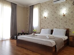Gold Line Hotel