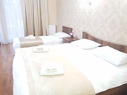 Gold Line Hotel