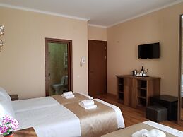 Gold Line Hotel