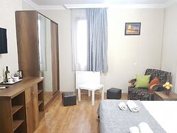 Gold Line Hotel
