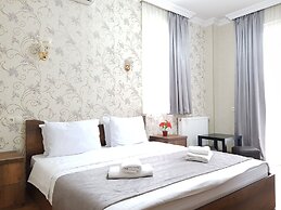 Gold Line Hotel