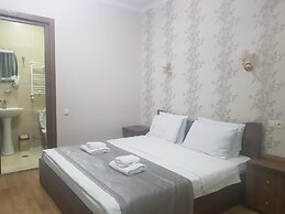 Gold Line Hotel