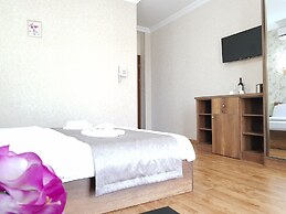Gold Line Hotel