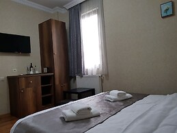 Gold Line Hotel
