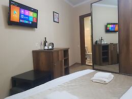 Gold Line Hotel