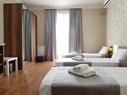 Gold Line Hotel