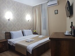 Gold Line Hotel