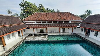 Sinom Borobudur Hotel