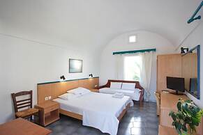 Romani Studios Perissa