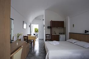 Romani Studios Perissa