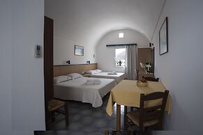 Romani Studios Perissa