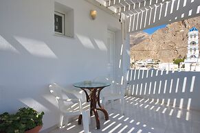 Romani Studios Perissa