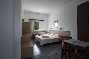 Romani Studios Perissa