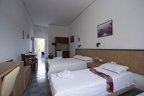 Romani Studios Perissa