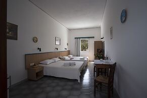 Romani Studios Perissa