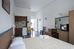 Romani Studios Perissa