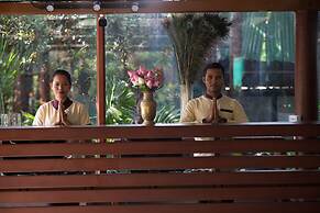 La Renaissance Boutique