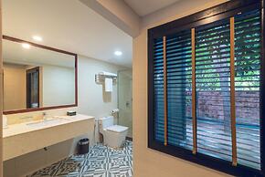 La Renaissance Boutique