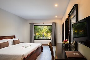 La Renaissance Boutique