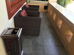 La Renaissance Boutique