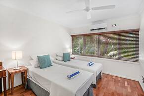 Poolside Apt In Alamanda Beachfront Resort 55