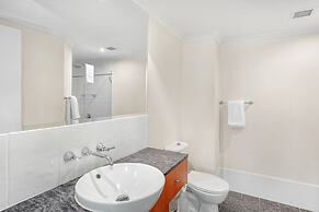 Poolside Apt In Alamanda Beachfront Resort 55