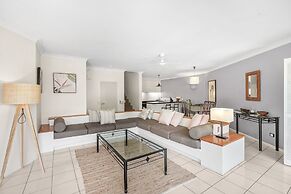 Poolside Apt In Alamanda Beachfront Resort 55