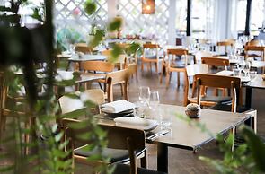 Poolside Apt In Alamanda Beachfront Resort 55