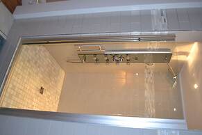 City View 411 3BD Condo with Fireplace by RedAwning