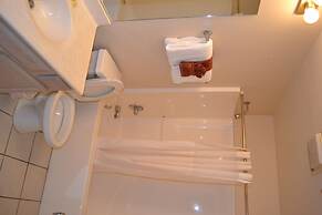 City View 411 3BD Condo with Fireplace by RedAwning