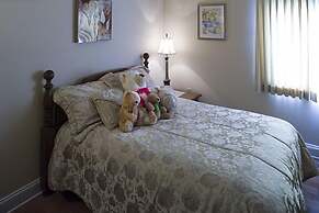 City View 411 3BD Condo with Fireplace by RedAwning