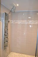 City View 411 3BD Condo with Fireplace by RedAwning