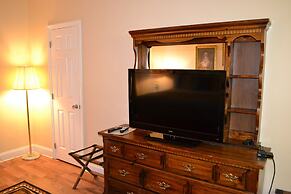 City View 411 3BD Condo with Fireplace by RedAwning