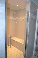 City View 411 3BD Condo with Fireplace by RedAwning