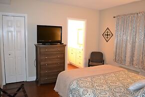 Attractive 504 2BD Condo with Private Balcony and Jacuzzi Tub by RedAw