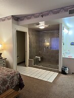 110 3BD Family Condo with Jacuzzi Tub by RedAwning