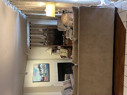 110 3BD Family Condo with Jacuzzi Tub by RedAwning