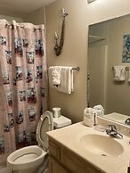 110 3BD Family Condo with Jacuzzi Tub by RedAwning