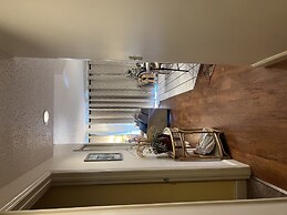 110 3BD Family Condo with Jacuzzi Tub by RedAwning