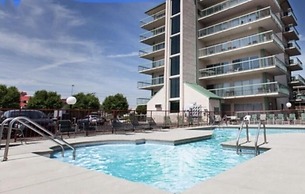 110 3BD Family Condo with Jacuzzi Tub by RedAwning