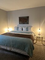 City View 611 3BD Condo with Jacuzzi Tub and Fireplace by RedAwning