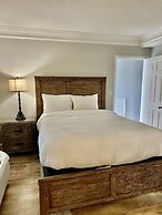 Newly Renovated 102 2BD Condo with Riverview Balcony by RedAwning