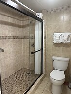 Smoky Mountains 304 2BD Condo with Private Balcony and Fireplace by Re